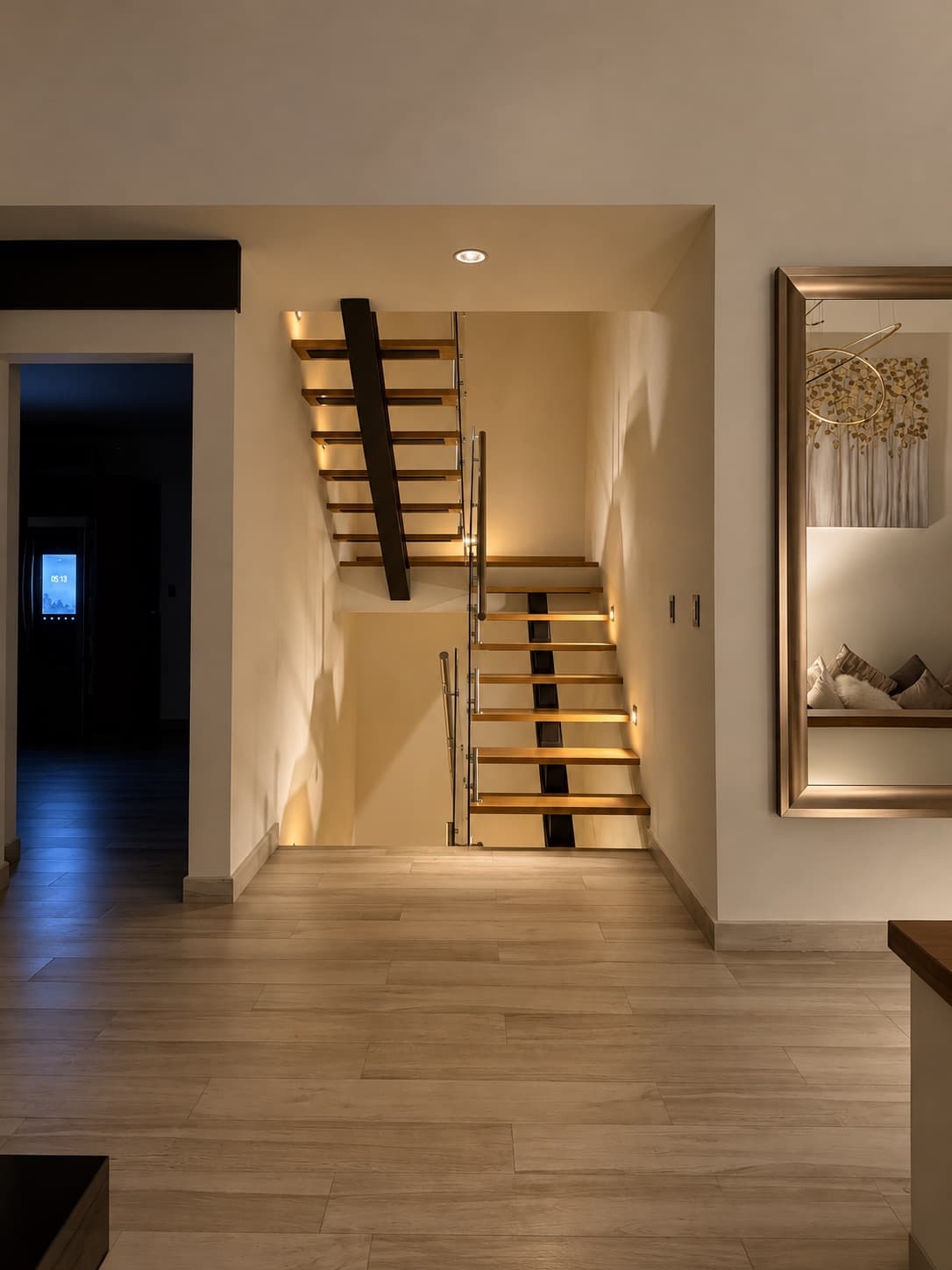 Escalera flotante de madera de Casa Eugenia III